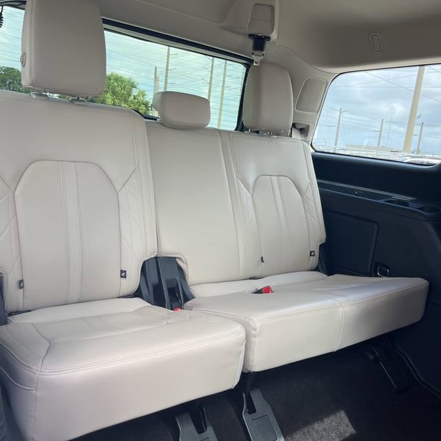 Used 2023 Ford Expedition Platinum RWD image 16