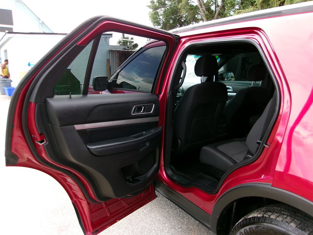 Used 2017 Ford Explorer XLT AWD/4WD image 14