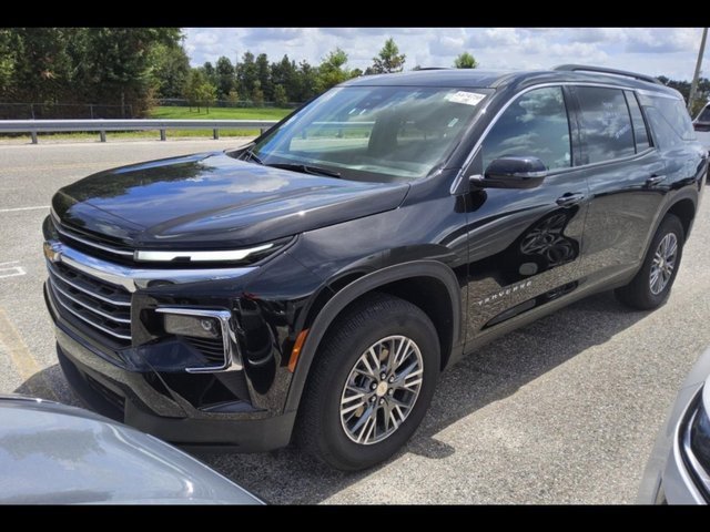 Used 2025 Chevrolet Traverse LT
