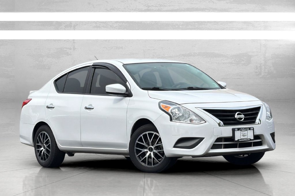 Used 2019 Nissan Versa SV FWD image 2