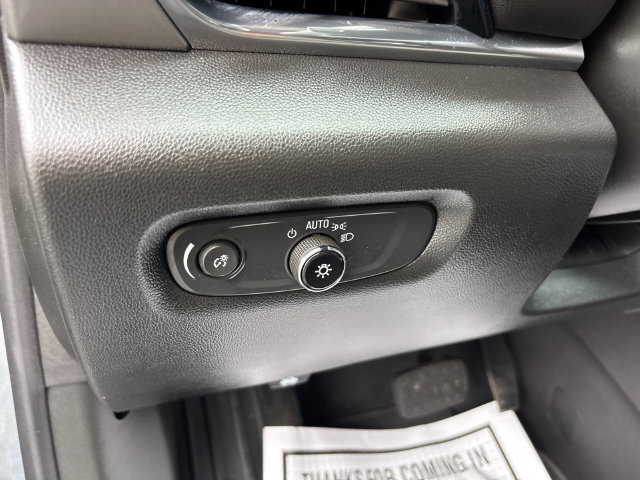 Used 2023 Chevrolet Traverse LT FWD image 14