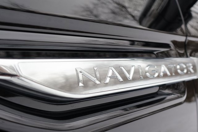 Used 2021 Lincoln Navigator Reserve image 11