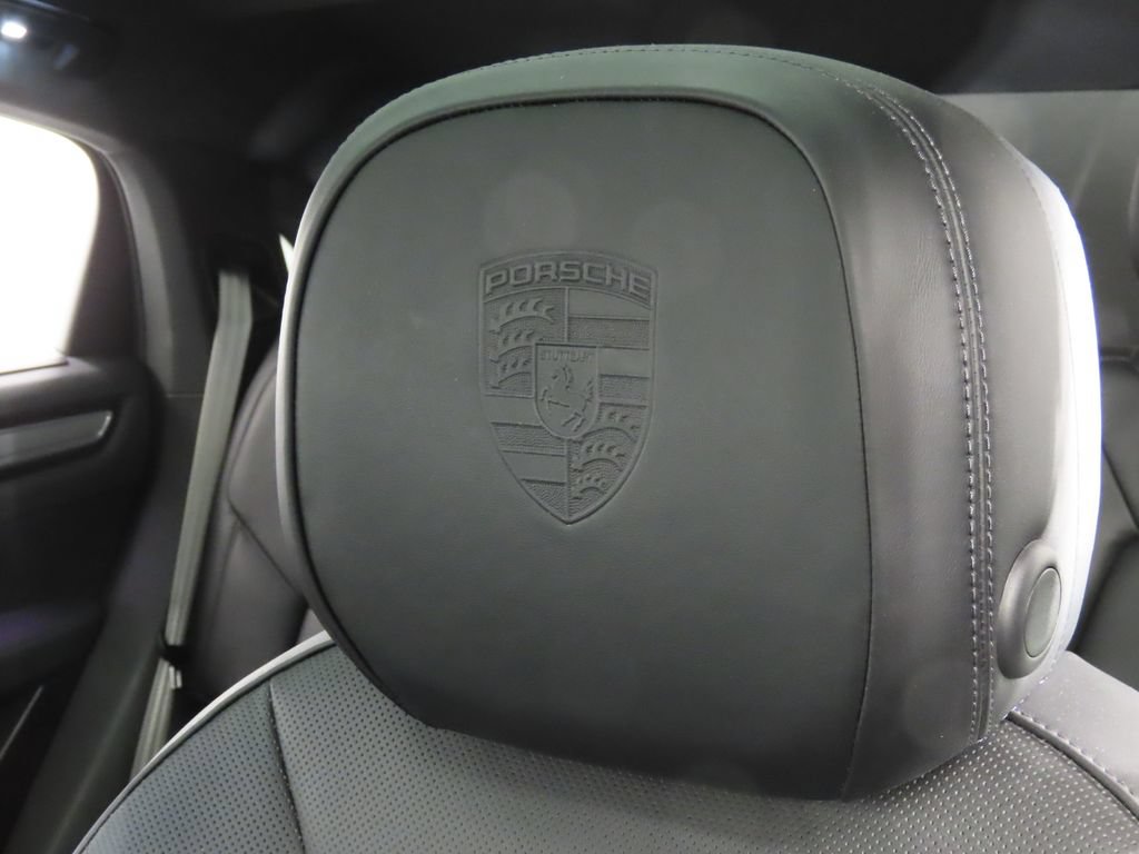 Certified 2023 Porsche Cayenne Coupe AWD/4WD image 40
