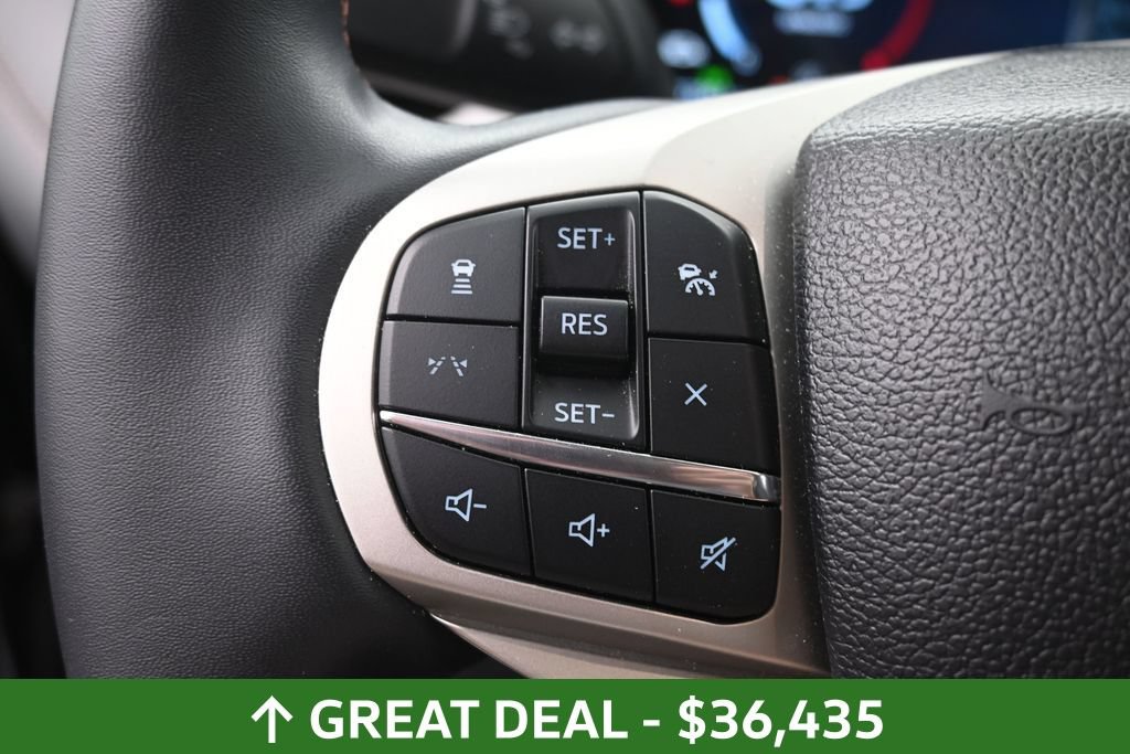 Used 2025 Ford Explorer Active AWD/4WD image 24