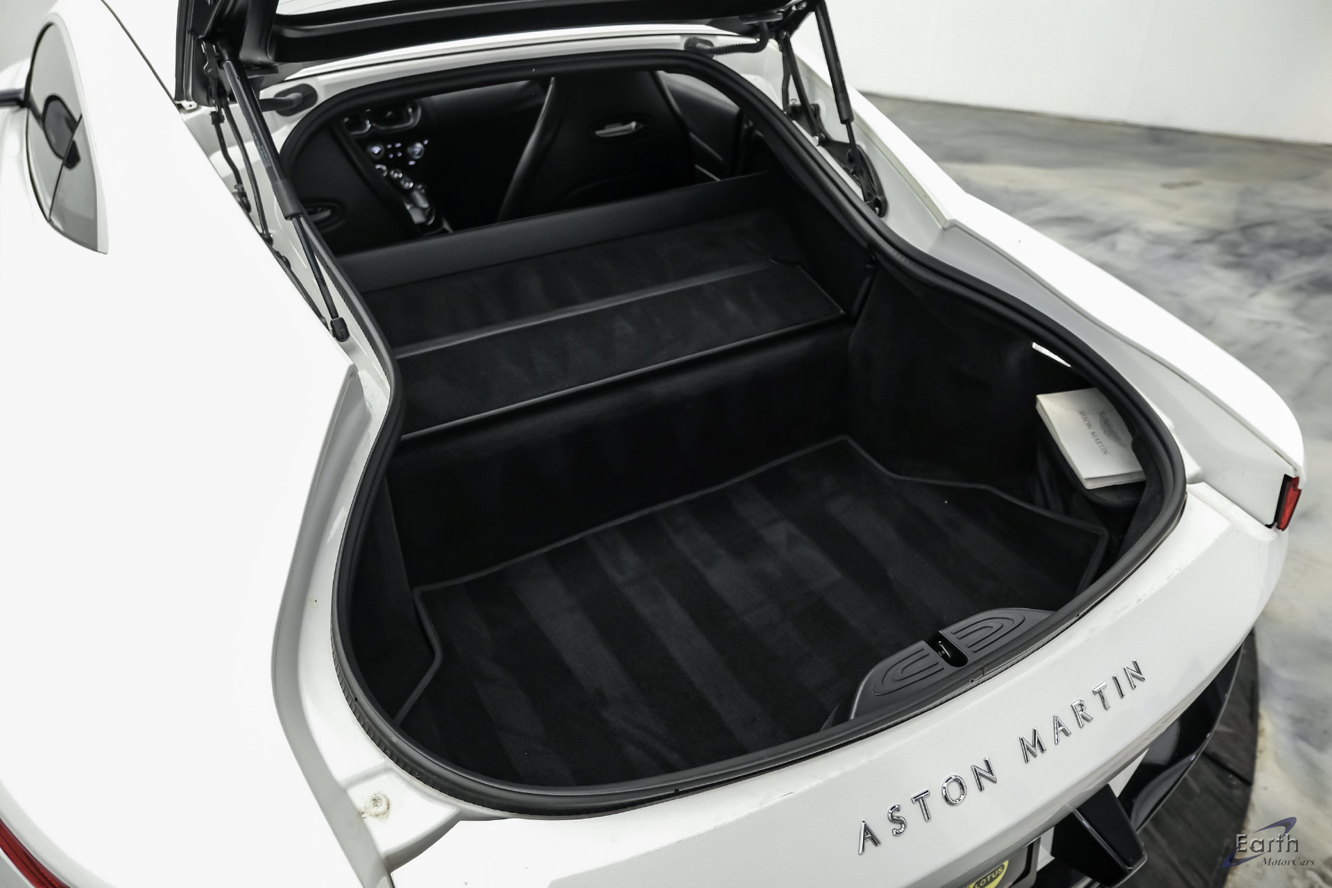 Used 2022 Aston Martin V8 Vantage Coupe RWD image 96