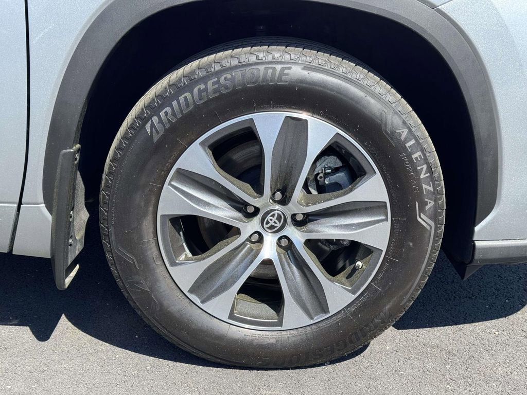 Used 2024 Toyota Highlander XLE image 28