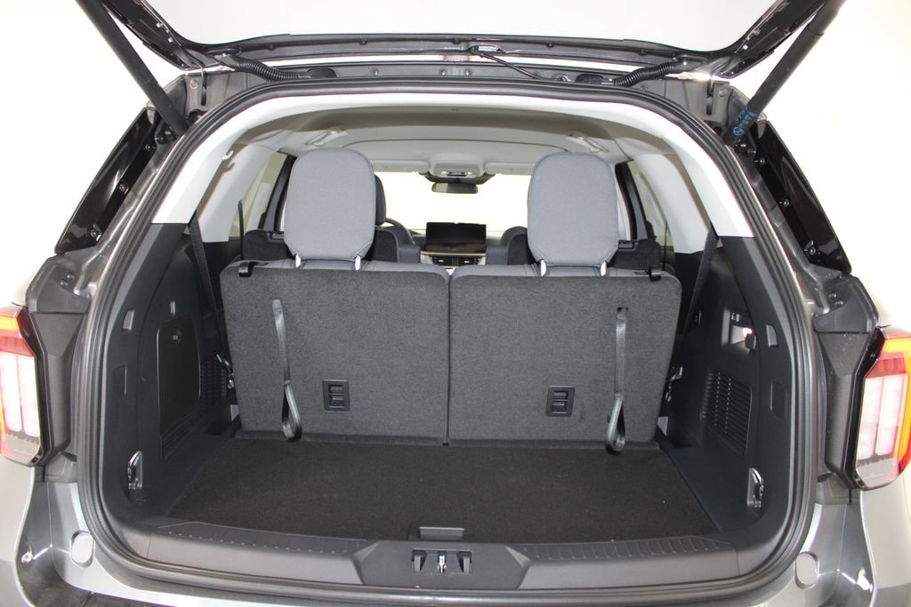 New 2026 Ford Explorer Active RWD image 15