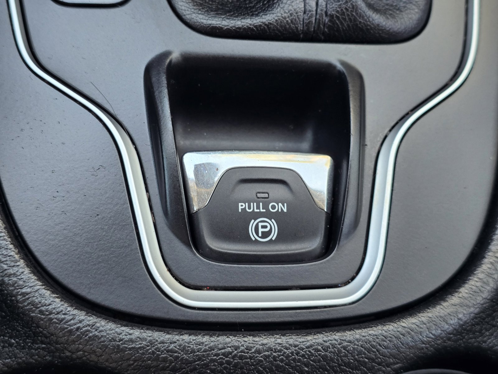 Used 2019 Jeep Cherokee Latitude Plus image 21