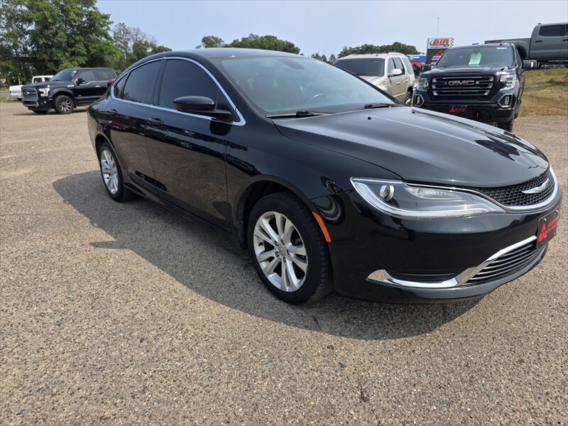 Used 2016 Chrysler 200 Limited FWD image 2