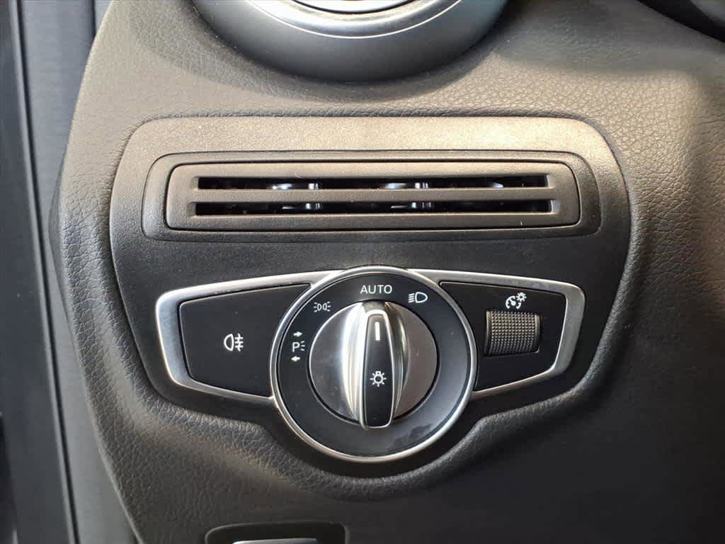 Used 2022 Mercedes-Benz GLC 300 4MATIC image 11