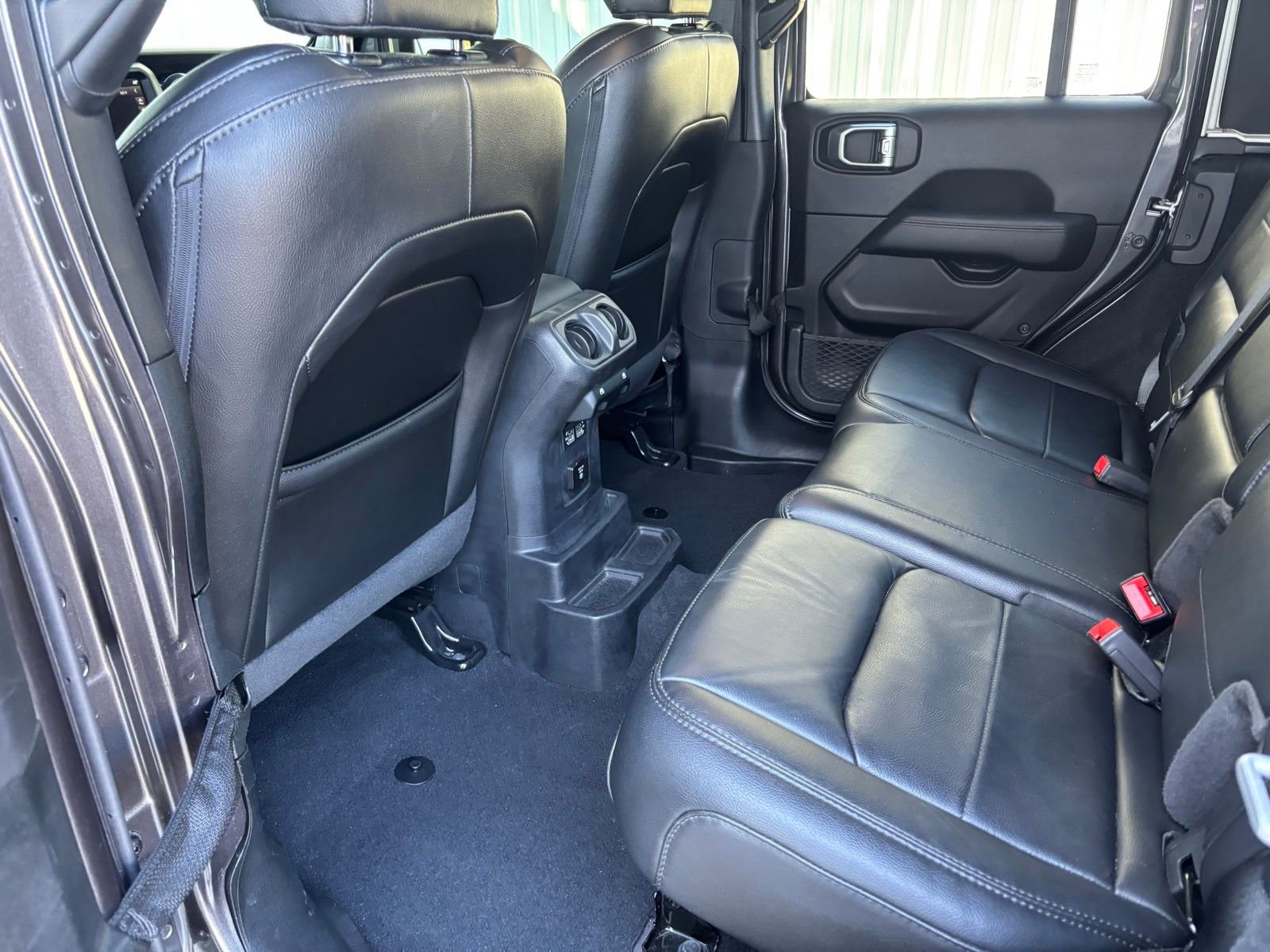 Used 2021 Jeep Wrangler Unlimited Sahara image 24