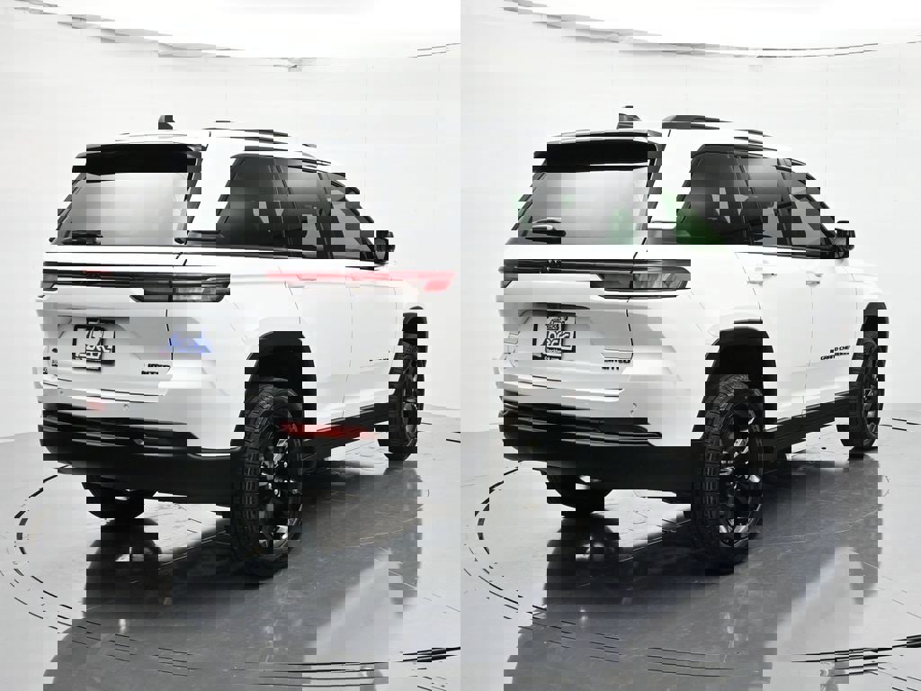 New 2025 Jeep Grand Cherokee Limited image 6