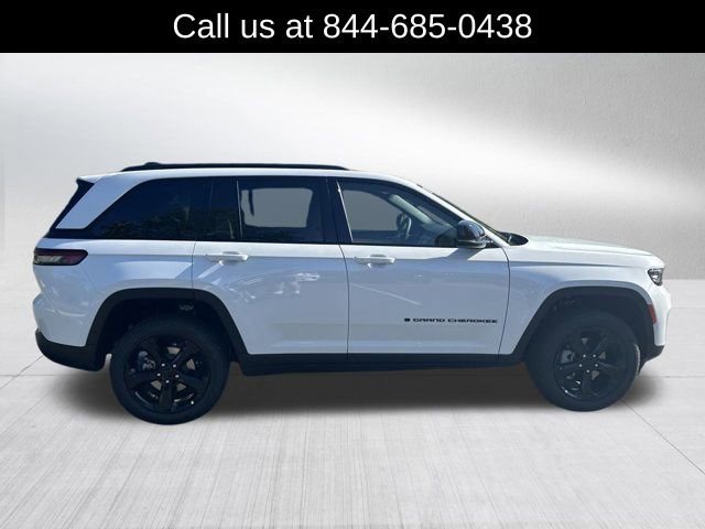 New 2025 Jeep Grand Cherokee Limited w/ Black Appearance Package image 4