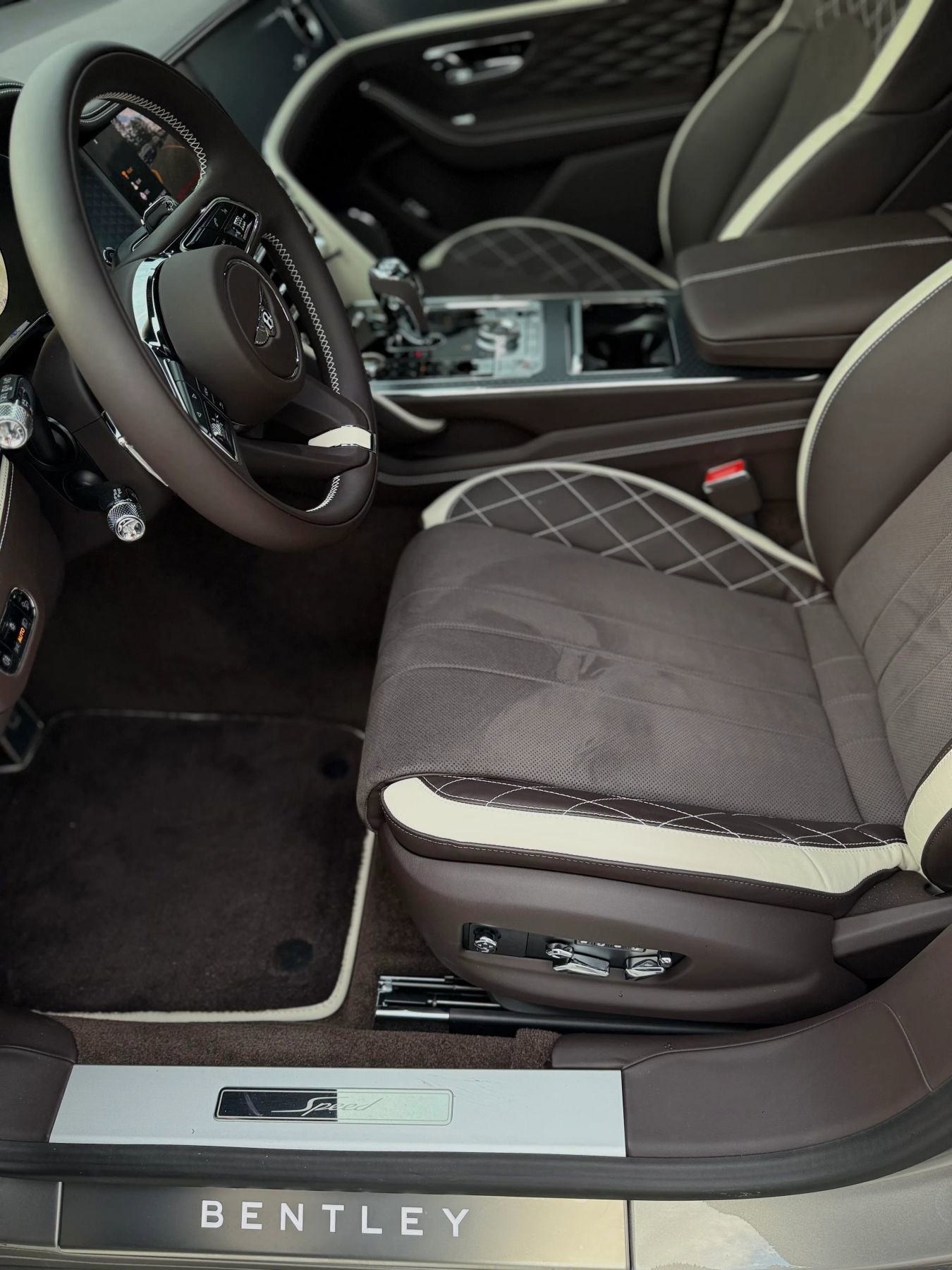 Used 2024 Bentley Flying Spur W12 image 12