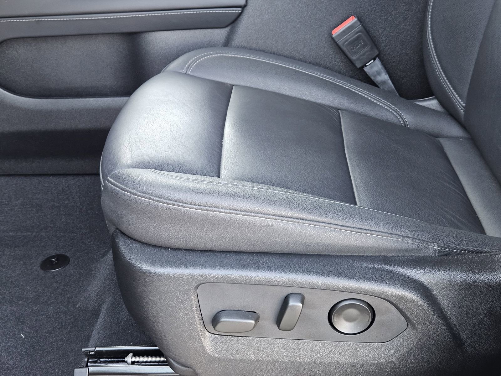 Certified 2024 Chevrolet Tahoe Z71 w/ Luxury Package image 31