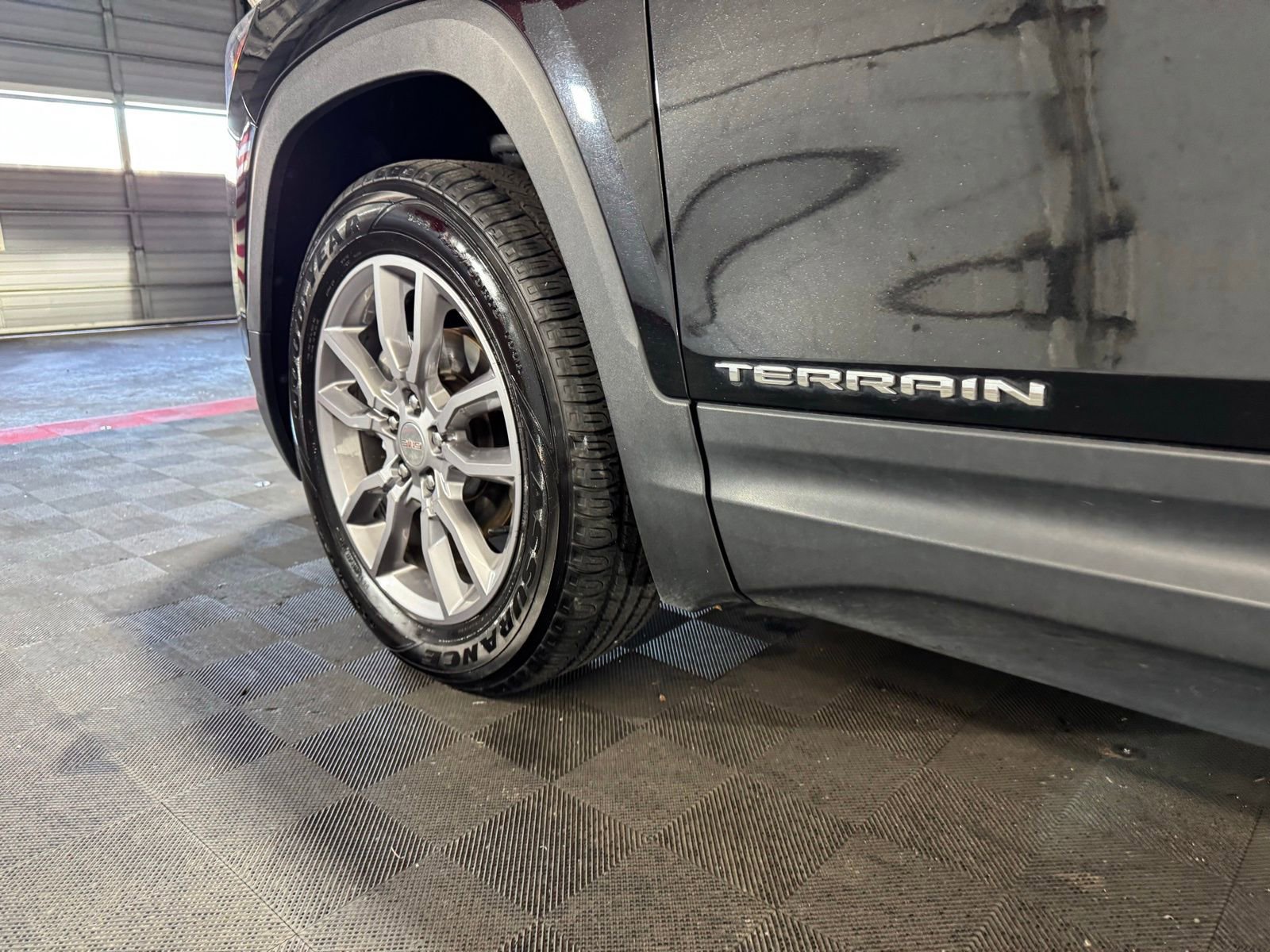 Used 2023 GMC Terrain SLT image 8