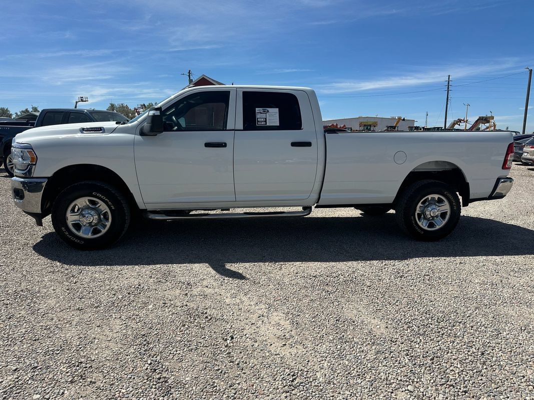 Used 2024 RAM 2500 Tradesman w/ Chrome Appearance Group AWD/4WD image 6