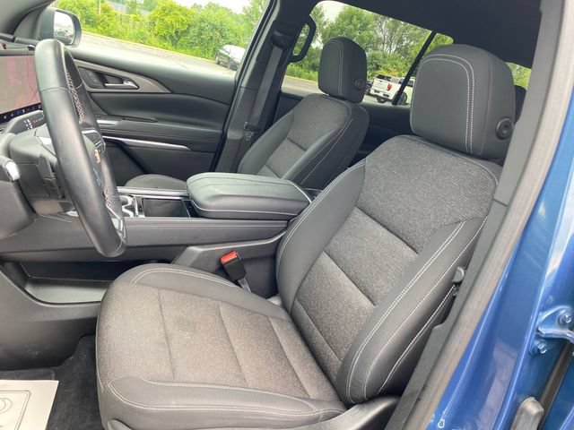 Used 2025 Chevrolet Traverse LT w/ Driver Confidence Package AWD/4WD image 16