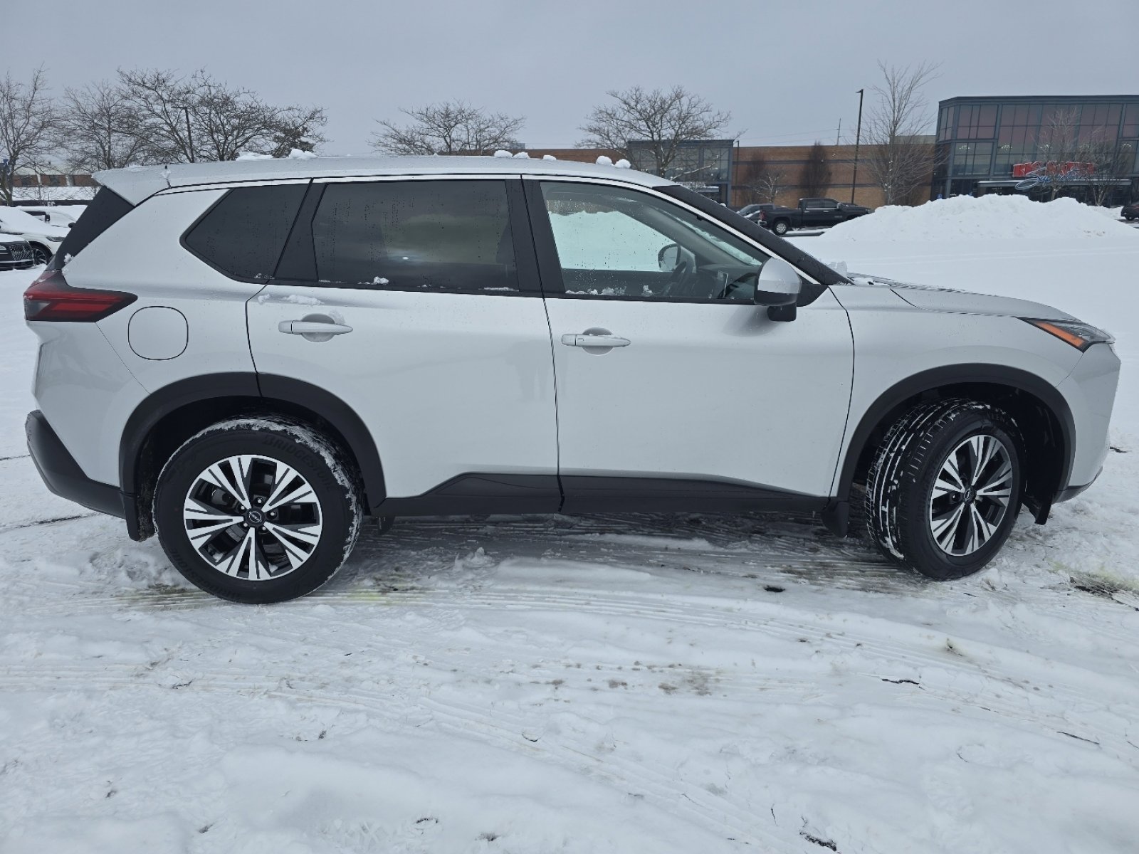 Used 2023 Nissan Rogue SV image 17