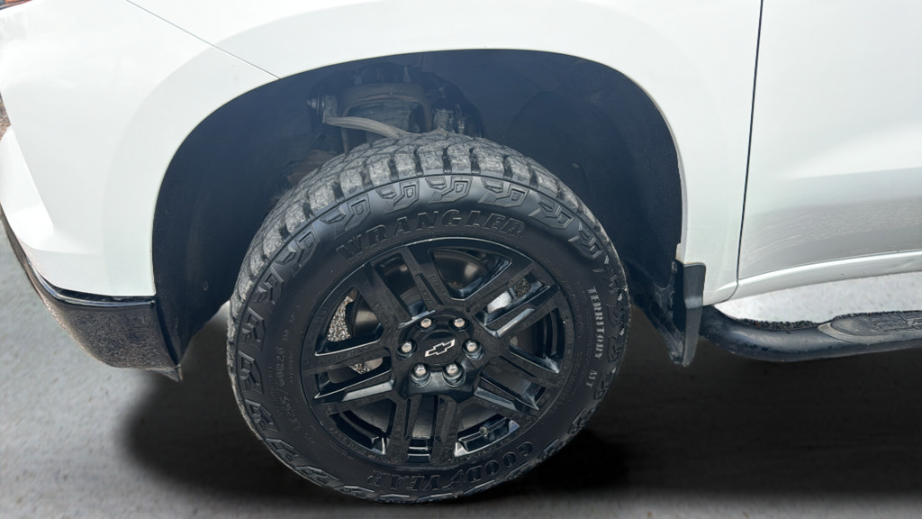 Used 2022 Chevrolet Silverado 1500 Custom Trail Boss AWD/4WD image 17