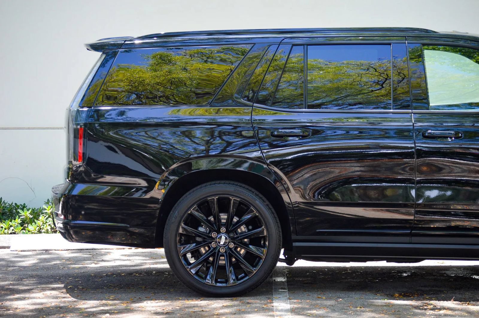 Used 2026 Cadillac Escalade Platinum Sport w/ LPO, ONYX Package AWD/4WD image 18
