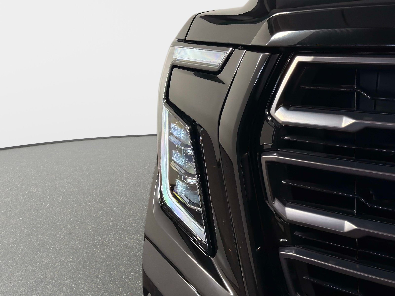 Used 2026 GMC Yukon AT4 Ultimate w/ LPO, Floor Liner Package AWD/4WD image 9