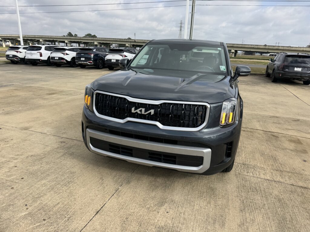 Used 2024 Kia Telluride LX image 4