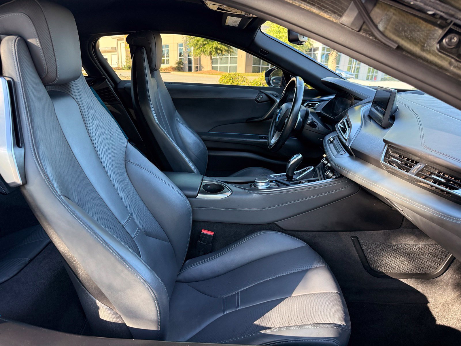 Used 2017 BMW i8 AWD/4WD image 35