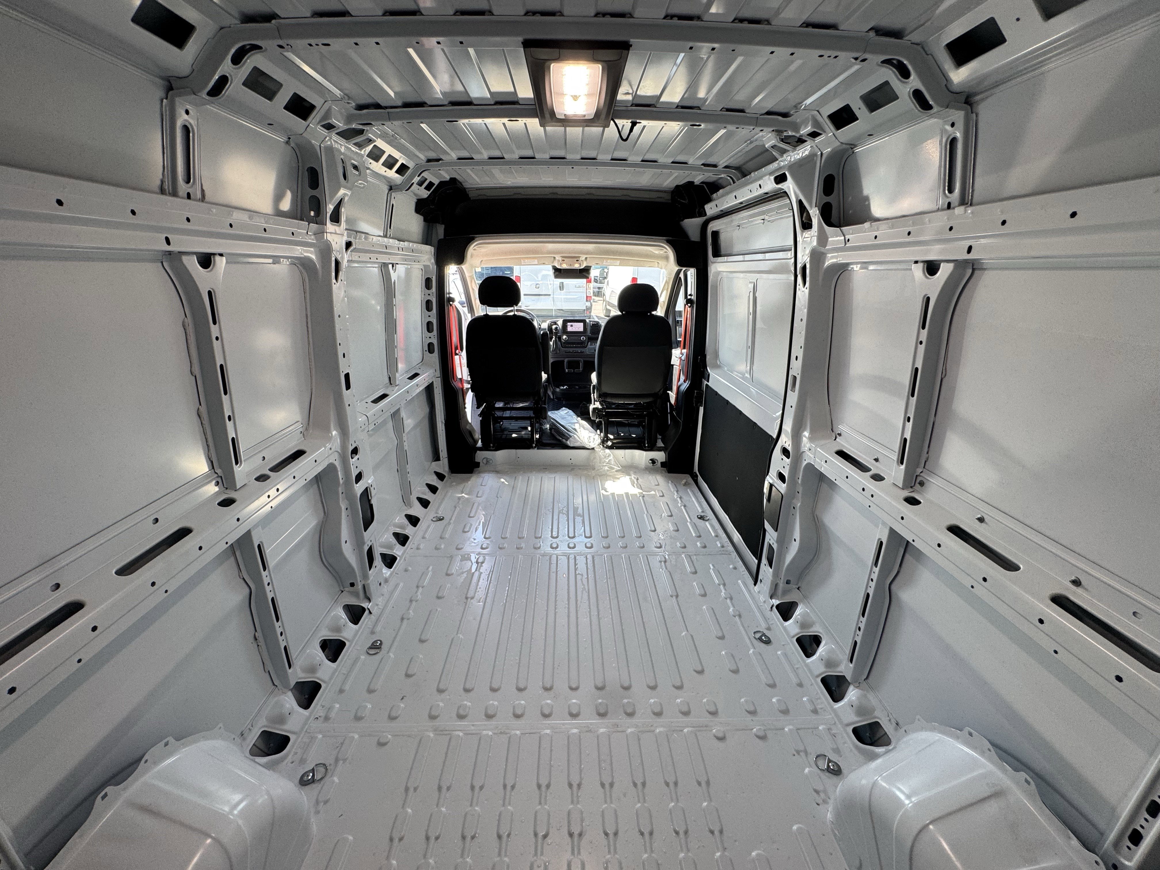Used 2025 RAM ProMaster 2500 w/ Convenience Group image 7