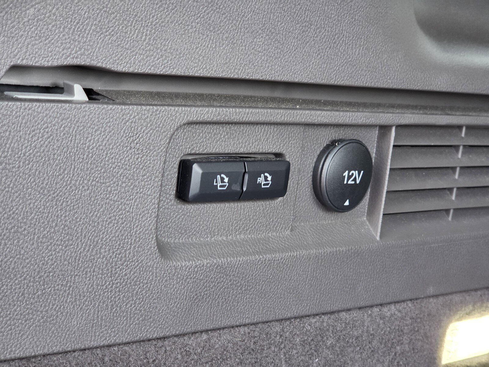 Used 2023 Lincoln Nautilus FWD w/ Premium Package image 33