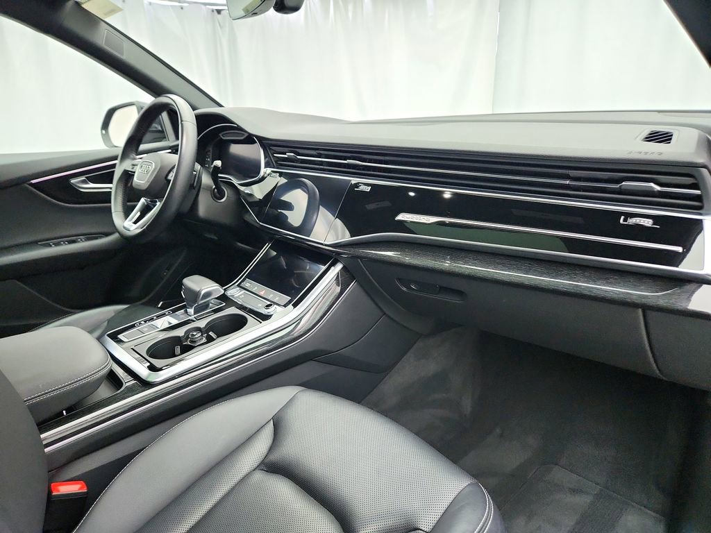 Used 2019 Audi Q8 Premium Plus w/ Premium Plus AWD/4WD image 33