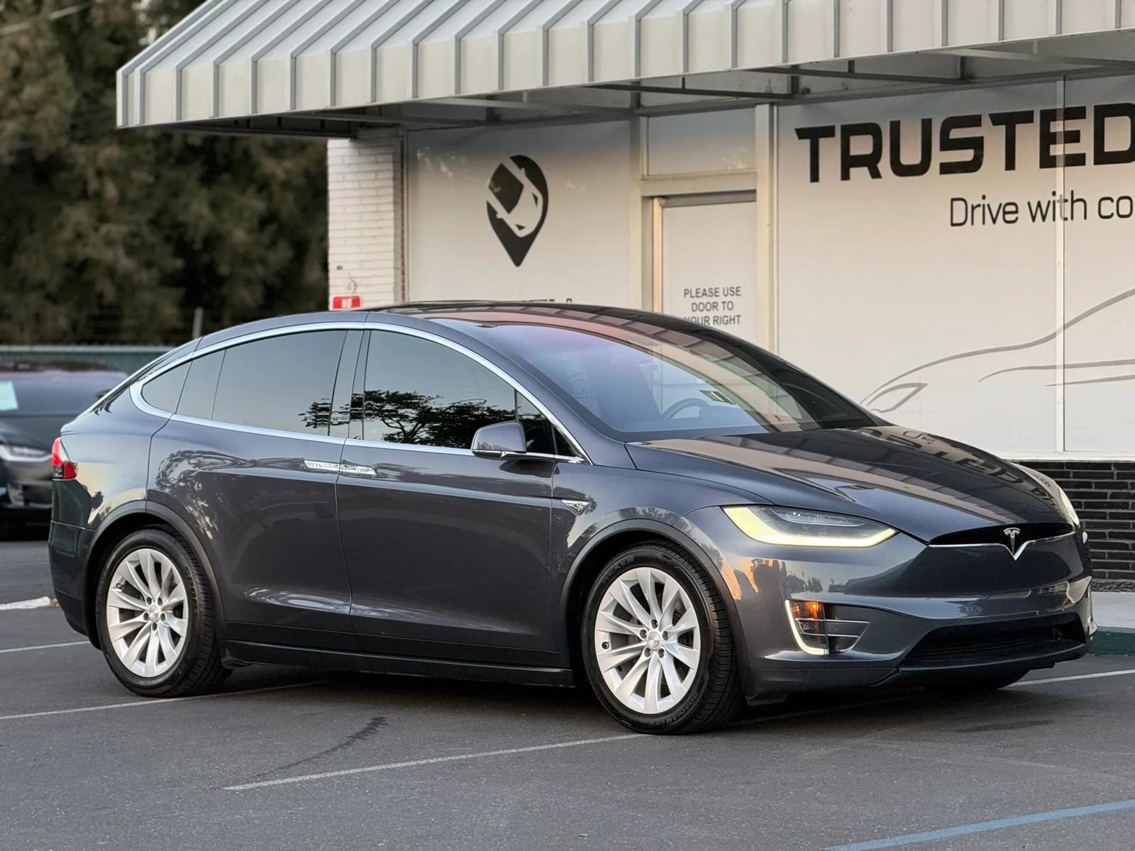 Used 2016 Tesla Model X 90D AWD/4WD image 6