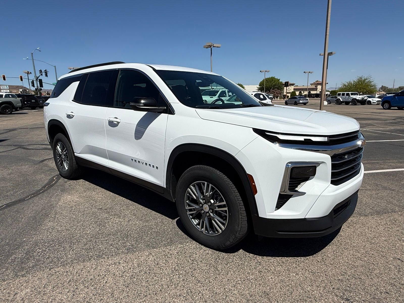 Used 2025 Chevrolet Traverse LT FWD image 3