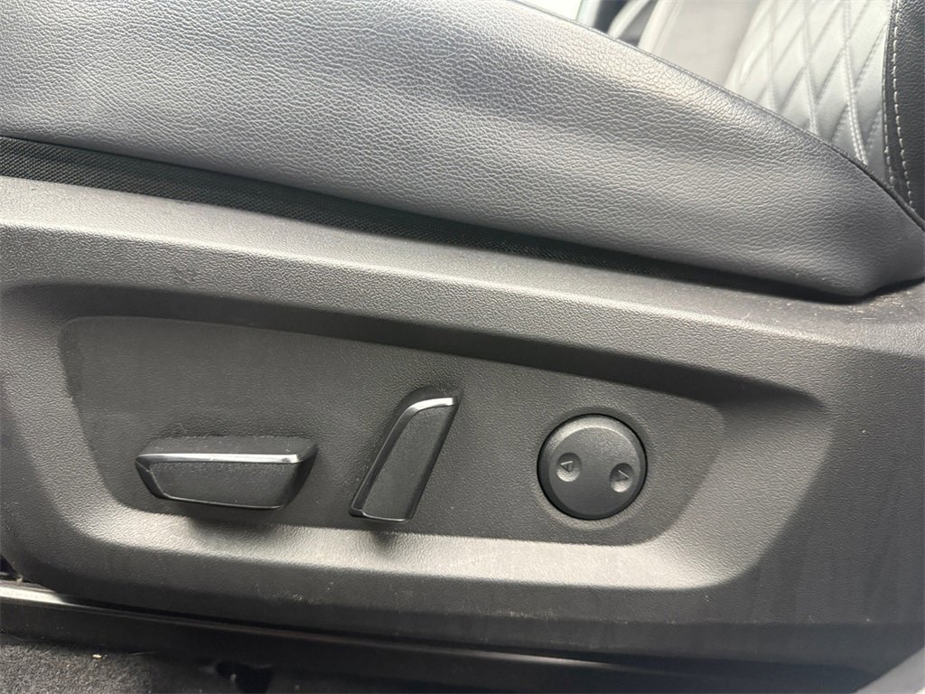 Used 2024 Mitsubishi Outlander 4WD Plug-In Hybrid image 13