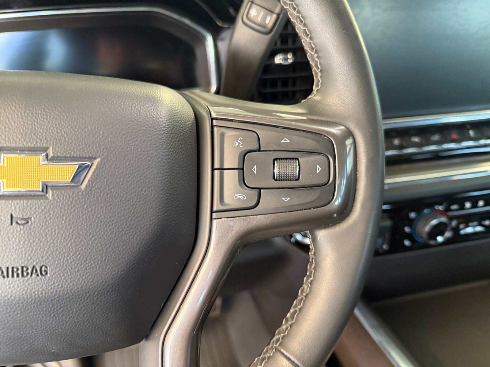 Used 2024 Chevrolet Silverado 2500 High Country w/ High Country Premium Package AWD/4WD image 25