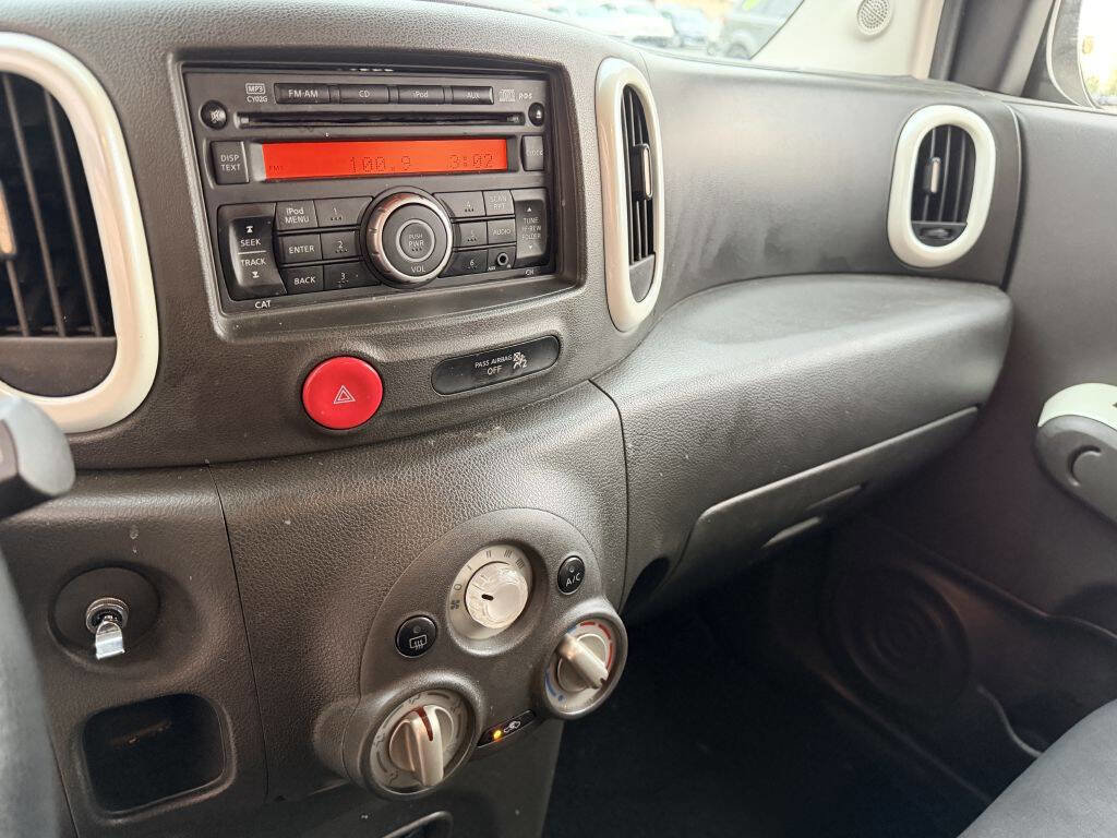 Used 2010 Nissan Cube 1.8 S w/ Interior Designer Pkg FWD image 11