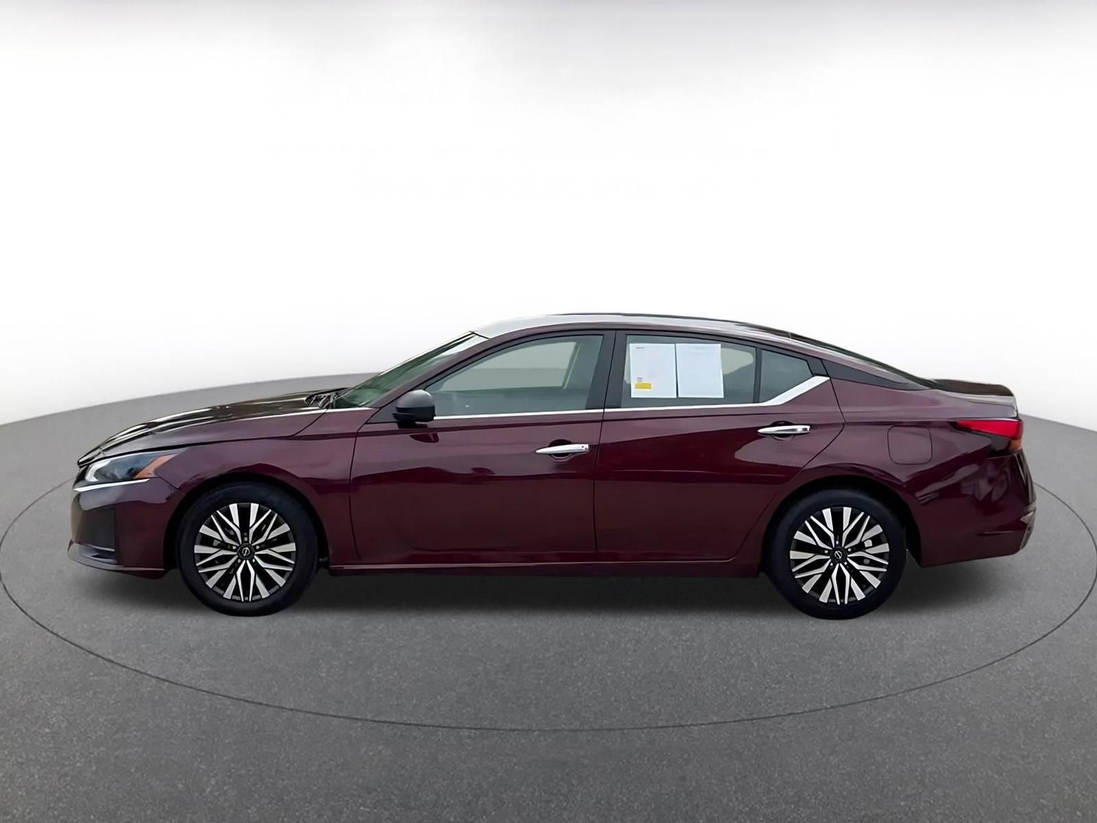 Used 2025 Nissan Altima 2.5 SV image 9