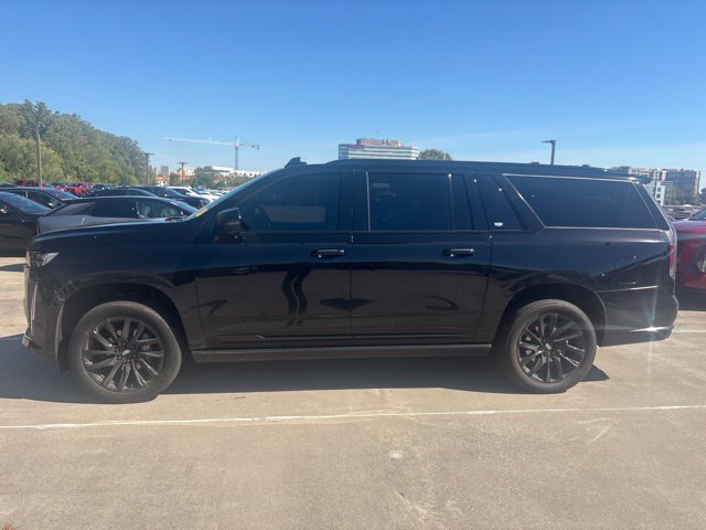Used 2024 Cadillac Escalade ESV Sport Platinum w/ LPO, ONYX Package AWD/4WD image 2