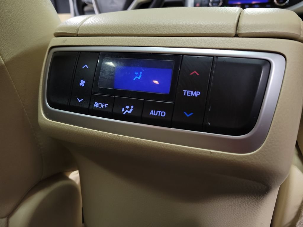Used 2016 Toyota Highlander XLE AWD/4WD image 31