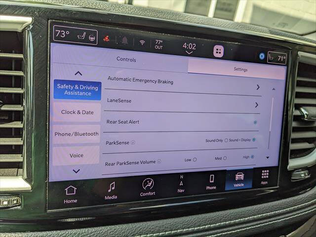 Used 2023 Chrysler Pacifica Touring-L w/ Uconnect Theater Family Group AWD/4WD image 26