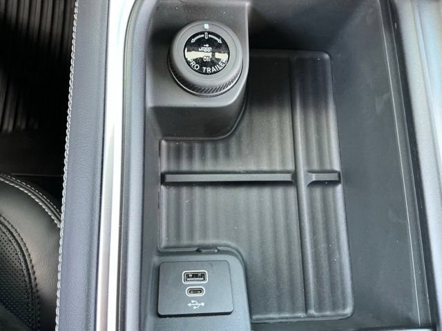 Used 2026 Ford Expedition Platinum w/ Driver's Package AWD/4WD image 37