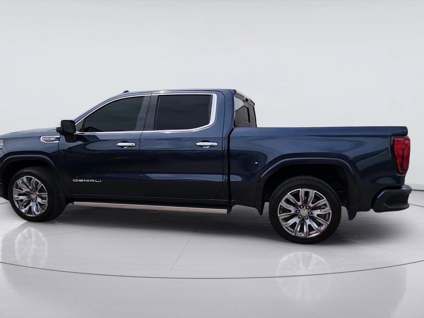 Certified 2022 GMC Sierra 1500 Denali w/ Denali Reserve Package AWD/4WD image 6