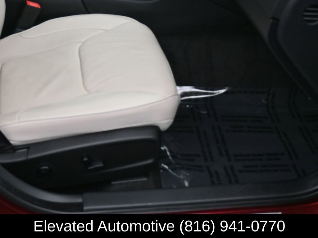 Used 2016 Chrysler 300 C w/ Safetytec Plus Group image 7