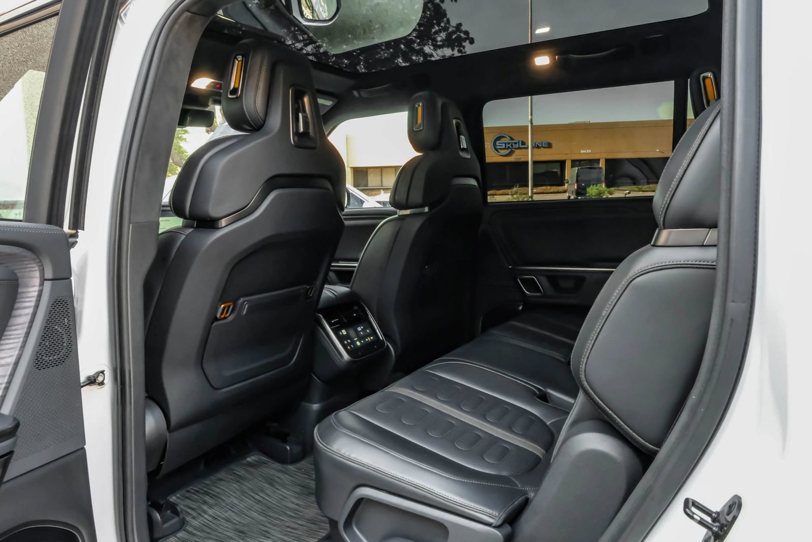 Used 2024 Rivian R1S Adventure AWD/4WD image 50