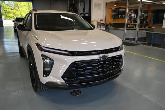 New 2026 Chevrolet Trax ACTIV w/ Driver Confidence Package FWD image 3