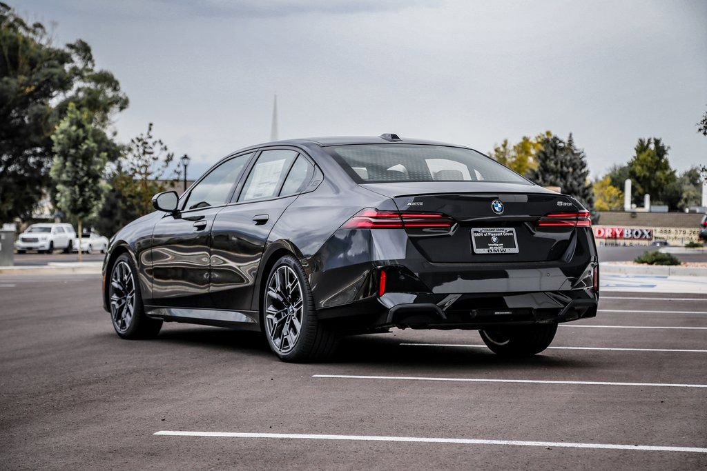 Used 2026 BMW 530i xDrive w/ M Sport Package image 3