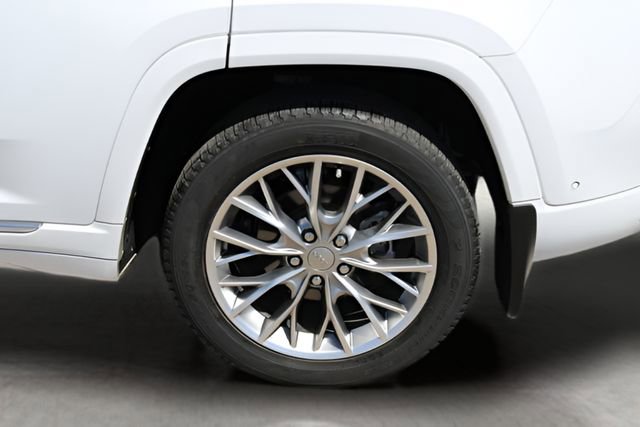 Used 2023 Jeep Grand Cherokee Summit w/ MOPAR Finishing Package image 9