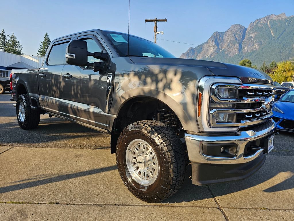 Used 2026 Ford F350 Lariat AWD/4WD image 3
