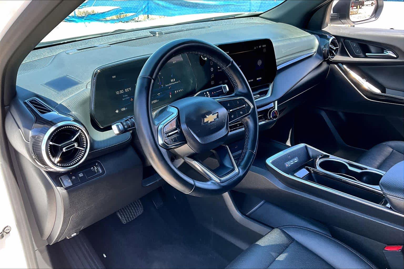 Used 2025 Chevrolet Equinox LT w/ Convenience Package II FWD image 16