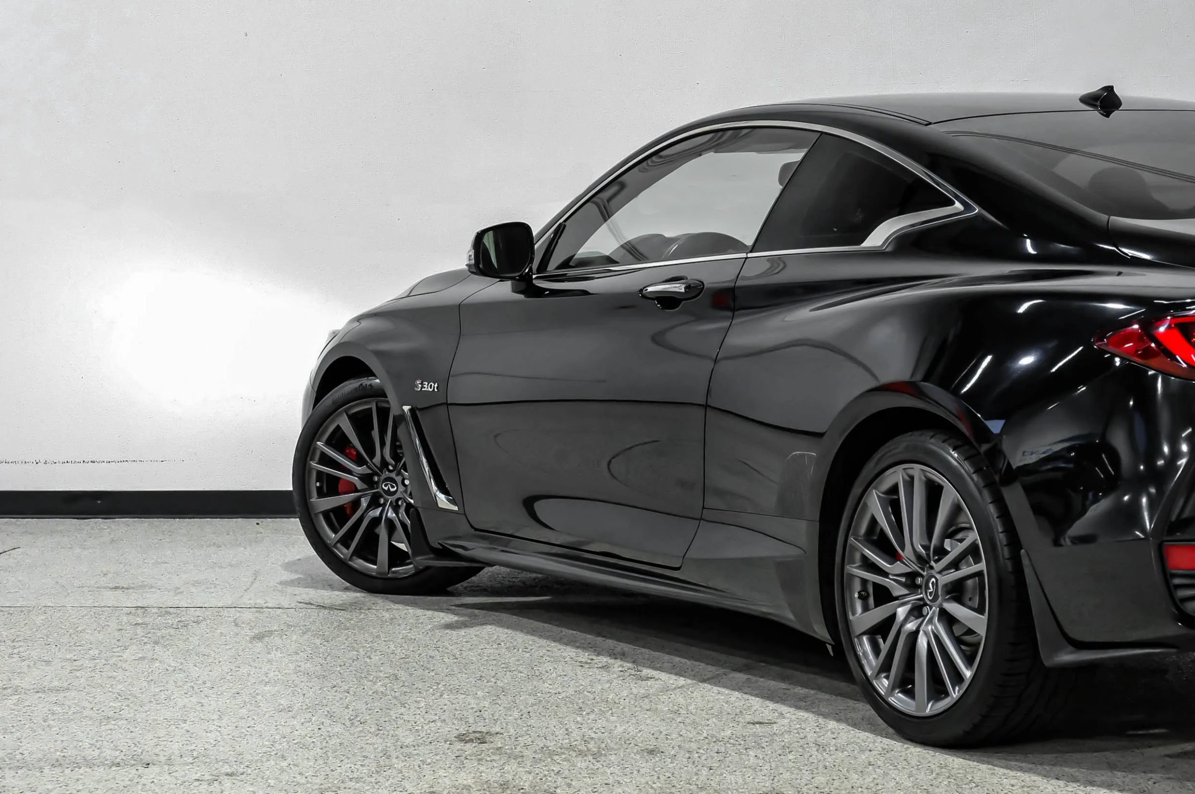 Used 2017 INFINITI Q60 Red Sport 400 RWD image 16